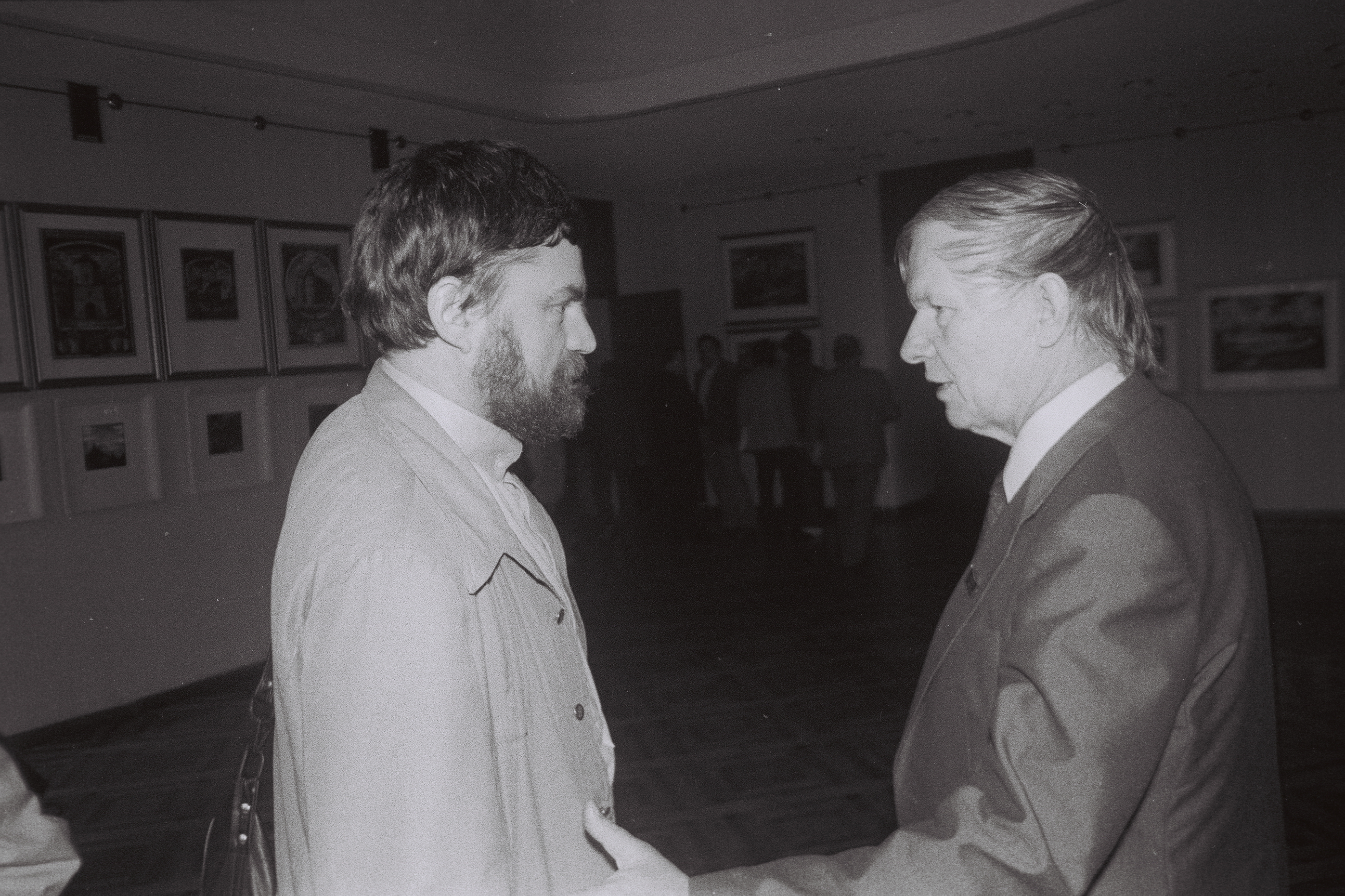 З Васілём Быкавым. 1988 г. Фота Сяргея Шапрана